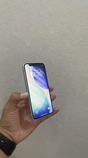 Техника и электроника: IPhone 12 mini, Б/у, 64 ГБ, Белый — 1