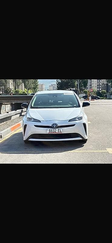 bmw 528: Toyota Prius: 2022 г., 1.8 л, Вариатор, Гибрид, Хэтчбэк — 4