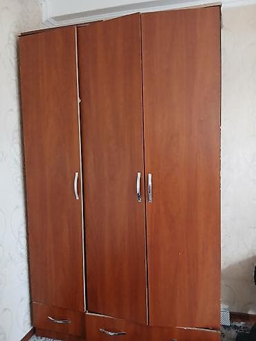 кровать с шкафом: Комплект мебели для спальни/детской: - Шкаф трехдверный из ЛДСП под — 1