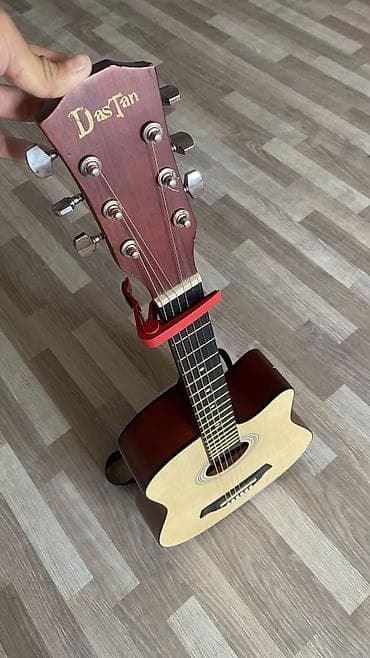 золотые нити: Акустическая гитара Dastan с вырезом (cutaway). - Форм‑фактор — 3