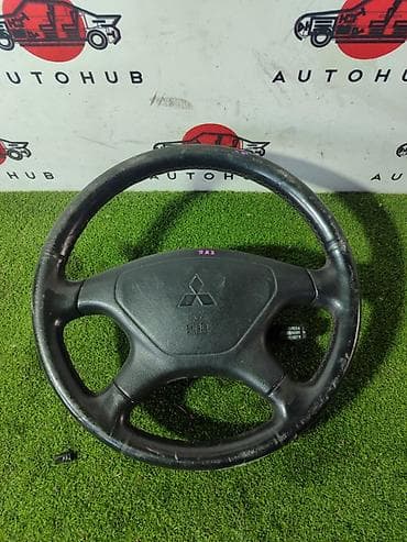 Детали салона: Руль Mitsubishi — 1