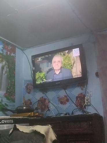 led matrix panel: Телевизор Samsung, диагональ около 32–40". Плоская панель, настенное — 1