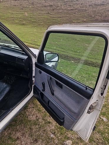 краски балончик: Volkswagen Golf: 1988 г., 1.3 л, Механика, Бензин, Хэтчбэк — 7