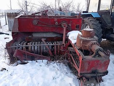 мтз 892 1: Пресс‑подборщик тюковый (прицепной), красный, с приводом от ВОМ — 3