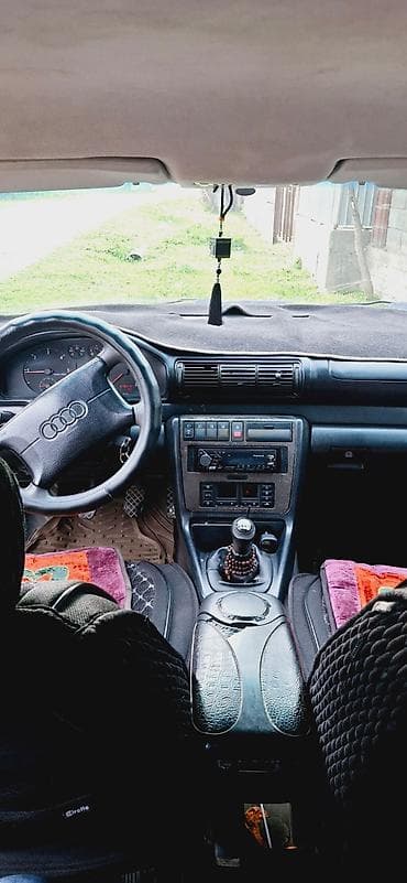 продаю ауди а4: Audi A4: 1995 г., 1.6 л, Ручные, Бензин, Седан — 6