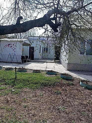 жилой дом с земельным участком: Продаётся жилой дом с придомовой территорией и садом. - Одноэтажный — 9