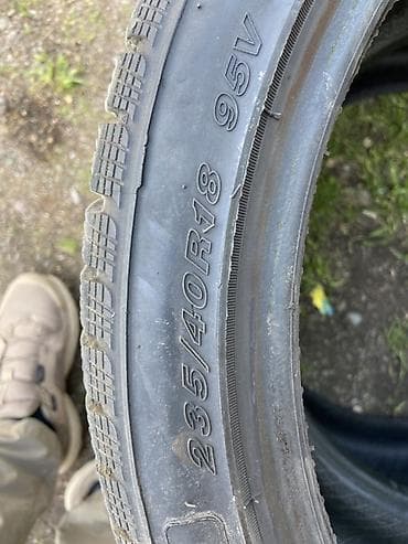 Шины 235 / 40 / R 18, Зима, Б/у, Комплект, Легковые