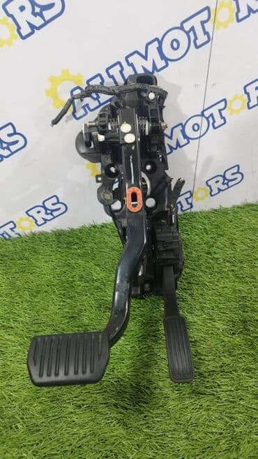 система форсунок: Ford Fusion v-2.0 hybrid 2013 год, педальная группа — 1