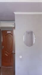 срочно продаётся 1 комнатная квартира в районе шлагбаум по улице кенсуйская 17 пересекает интергельпо: Студия, Душевая кабина, Постельное белье, Кондиционер — 9