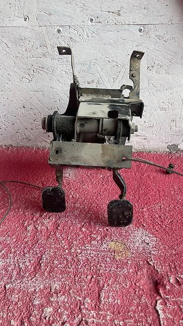 Автокосметика: Дополнительная тормоза педаль 
Педали для учебных автомобилей — 1