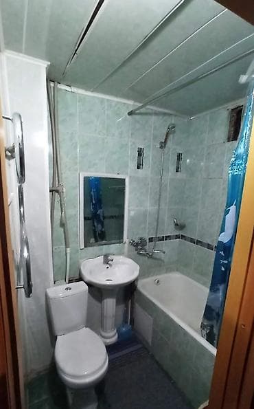 продаю квартиру 4 микрайоне: 2 комнаты, 43 м², 104 серия, 2 этаж — 6