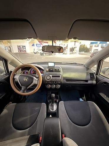 Продажа авто: Honda Fit: 2006 г., 1.5 л, Автомат, Бензин, Хэтчбэк — 3