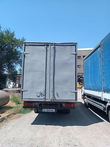 mini refrigerator: Рефрижераторный грузовик Mercedes-Benz (среднетоннажный) - — 5