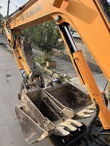 коробка сатылат: Экскаватор, Hyundai, 2012 г., Дөңгөлөктүү — 6