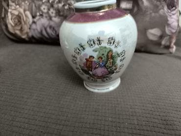 Вазы: Фарфоровая ваза с крышкой, Made in Japan. цена 1900 Описание: - — 1