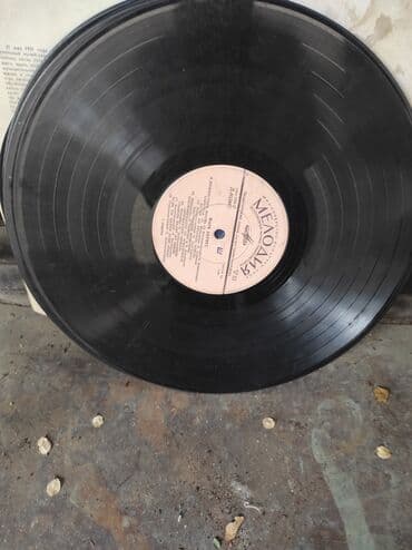 Пластинки разные много сказкицены от 200 сом и выше