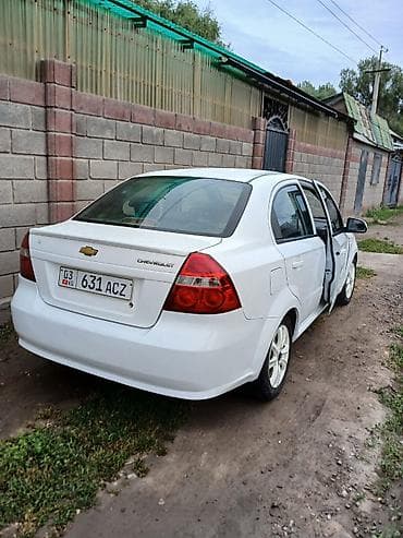 Chevrolet Aveo: 2008 г., 1.2 л, Механика, Бензин, Седан