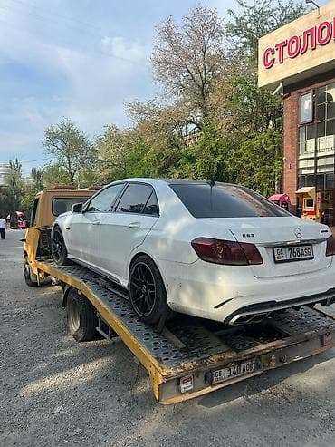 Mercedes-AMG E 63 (седан, белый) на черных легкосплавных дисках