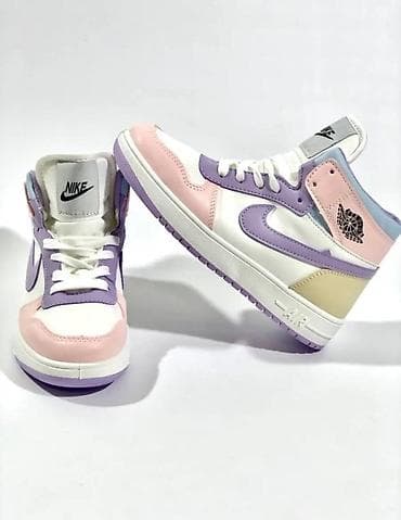 Кроссовки Nike (высокие) - Модель с фирменным логотипом Nike на