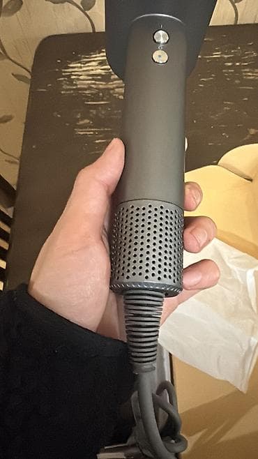 dyson styler: Беслопастной фен для волос - Мощный цифровой мотор: бысткая сушка и — 8