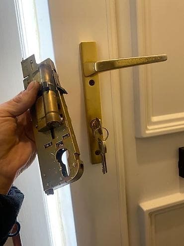 установка доводчика на дверь: Вскрытия замена замков — 1