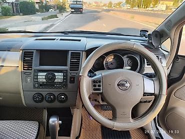 infinity fx35: Nissan Tiida: 2005 г., 1.5 л, Вариатор, Бензин, Хэтчбэк — 5