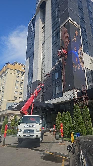 городской каток: Стрела 30 м, 300 т — 1