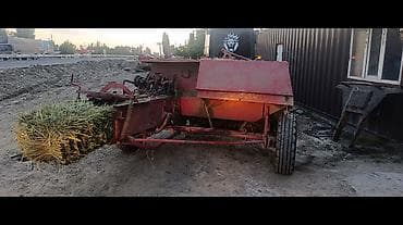 Красный пресс-подборщик предназначен для сбора и прессования сена или — 2