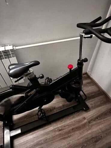 срочно продаю в связи с переездом: Профессиональный спин-байк (велотренажёр) для тренировок дома или в — 4