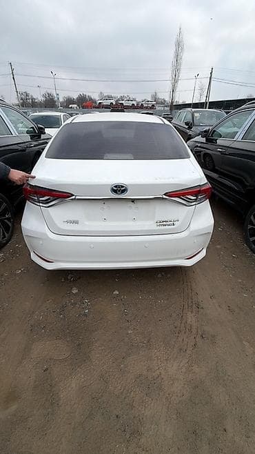 runx alex: Toyota Corolla: 2022 г., 1.8 л, Вариатор, Гибрид, Седан — 3