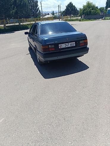 Унаа: Volkswagen Passat: 1989 г., 1.8 л, Кол менен иштөөчү, Бензин, Седан — 2