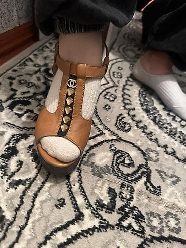 обувь на годик: Босоножки, 34, 34.5, Chanel, Б/у, цвет - Коричневый — 3