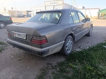 клас трактор: Mercedes-Benz W124: 1993 г., 2.2 л, Механика, Бензин, Седан — 2