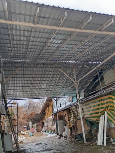 цена искусственного газона для футбольного поля: Навес из металлопрофиля - Большой навес для двора/склада/стоянки — 1