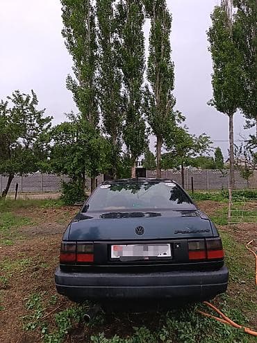 Унаа: Volkswagen Passat: 1993 г., 1.8 л, Кол менен иштөөчү, Бензин, Седан — 1