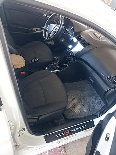 volvo s: Hyundai Accent: 2012 г., Механика, Седан — 1