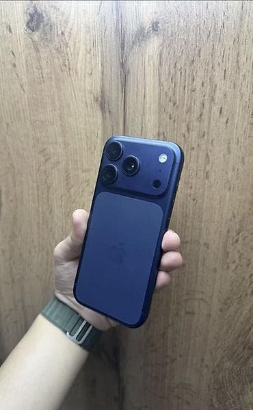 IPhone 17 Pro Max, Б/у, 256 ГБ, Синий, Защитное стекло, Коробка, Зарядное устройство, 100 %