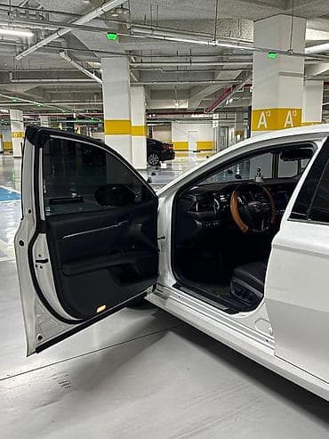 gac s7: Toyota Camry: 2019 г., 2.5 л, Автомат, Гибрид, Седан — 6