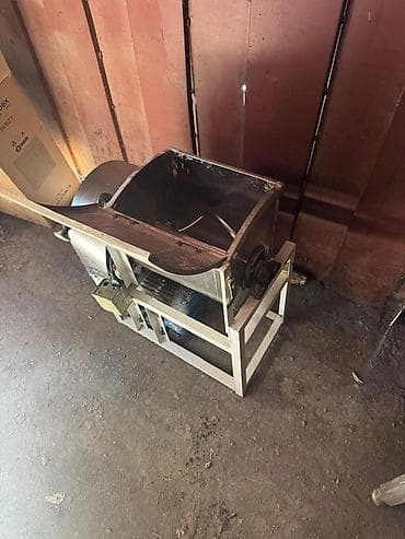 Коммерческий тестомес 6-7 кг предназначенный для замешивания различных