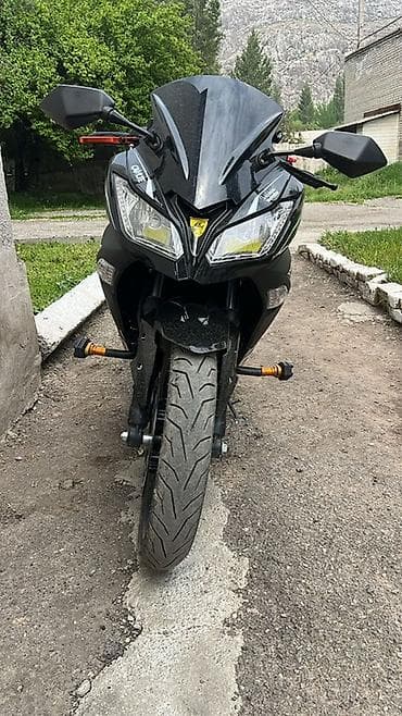 lexus 2021: Спортивный мотоцикл класса 400см³ (визуально ближе к 400), черный, в — 3