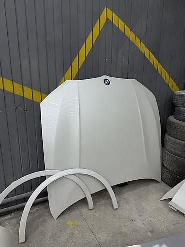 Кузовные элементы BMW (белые), комплект. Состав: - Капот с эмблемой