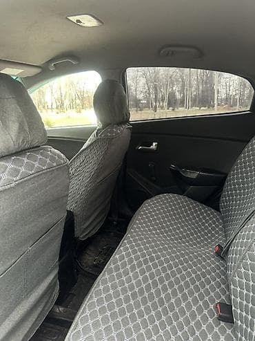 Продажа авто: Kia Rio: 2015 г., 1.4 л, Автомат, Бензин, Седан — 6