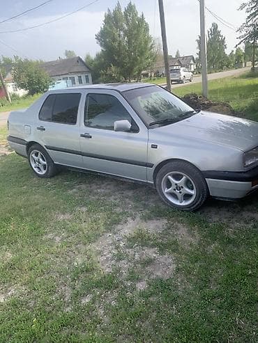Volkswagen Vento: 1993 г., 1.8 л, Кол менен иштөөчү, Бензин, Седан