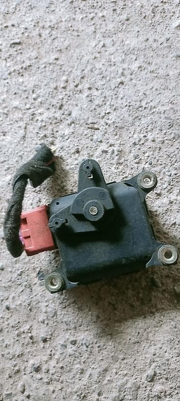 авто элек: Электропривод заслонки отопителя + реле - Электропривод Bosch, 12V — 3