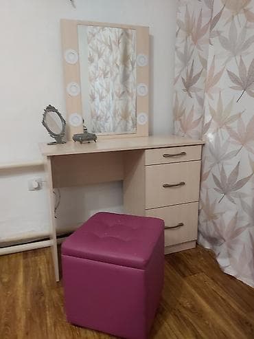 продаю туалетный столик: Туалетный косметический стол с подсветкой. - Большое вертикальное — 2