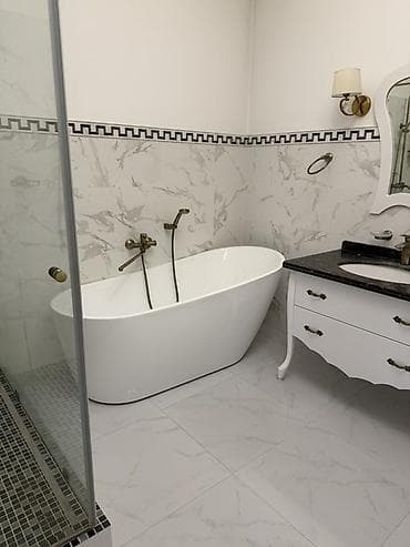 белый стол со стульями: Комплект для ванной комнаты,двери натуральное дерево дуб и кухонный — 3