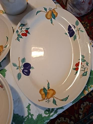 4 pot: Фарфоровый сервиз с фруктовым декором на 8 персон. Состав набора — 6