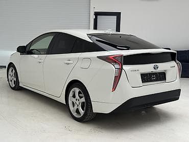 h 100: Toyota Prius: 2016 г., 1.8 л, Автомат, Гибрид, Хэтчбэк — 2