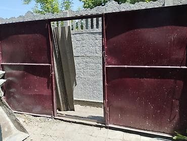 Откатные ворота: Продаю ворота, старые но рабочие. Высота 1.90 ширина 3.60 . Столбы — 2