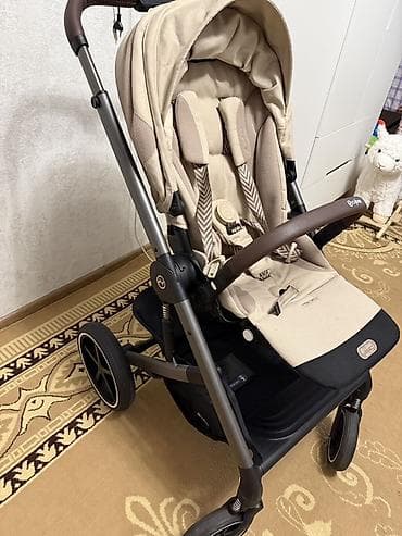 Коляска прогулочная Cybex (серия Balios) в бежевом цвете с коричневыми